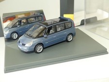RENAULT ESPACE IV Bleu UNIVERSAL HOBBIES 1:43
