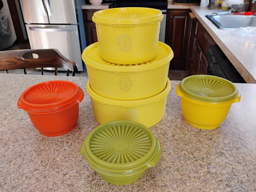 Lot vintage tupperware - of,