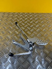 Platine repose pieds avant gauche pour YAMAHA R 1