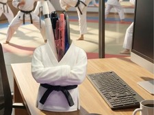 POT A CRAYON JUDO KIMONO