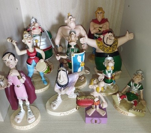 Lot 11 figurines astérix - -,