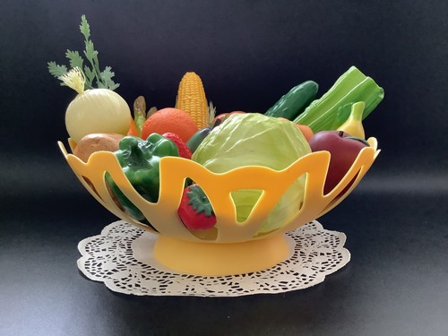 Vintage 70s plastic leaf - plastic,