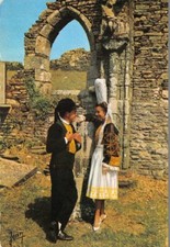 LA BRETAGNE - Couple en costume Bigouden - St-Guénolé Penmarc'h 