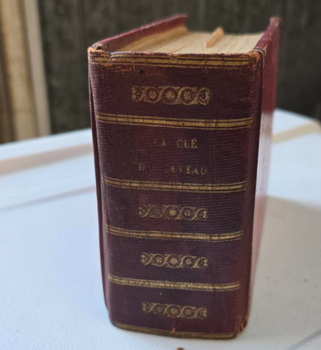 Livre cle caveau - la, du