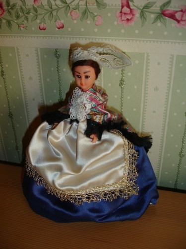 Poupée folklorique ancienne - ,