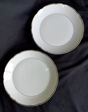 2 plats ronds en porcelaine