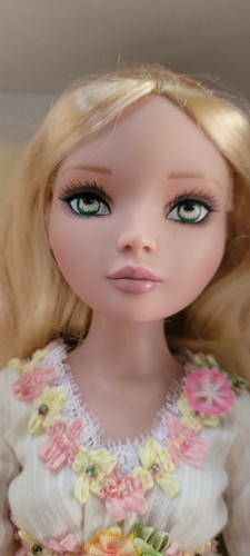 Ellowyne wilde doll pale - wilde,