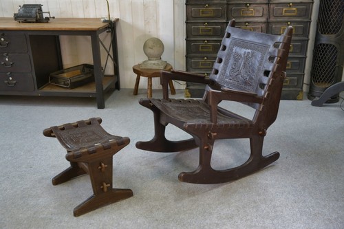Fauteuil avec ottoman - , par