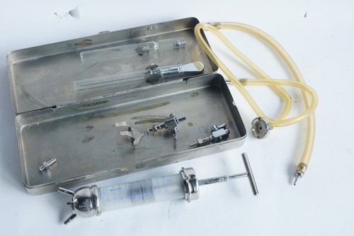 Ancienne seringue médicale