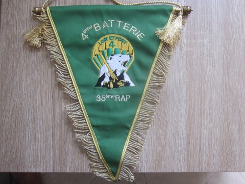 Rare grand fanion - militaire, 4e