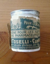 Pot ancien en porcelaine
