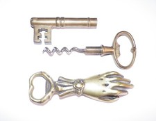 Tire Bouchon  décapsuleur en forme de Clé et main en bronze