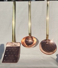 Set De Cuisine Écumoires Et Louche en Cuivre Rouge  Et Manches En Cuivre Jaune 