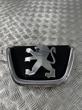 9628688677 MONOGRAMME LOGO EMBLÈME INSIGNE SIGLES DE CALANDRE AVANT PEUGEOT 206