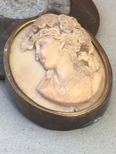 ANCIENNE GROSSE BROCHE LAITON