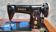 Machine à coudre Singer sur meuble de 1956, N° SA.767.381, fonctionnelle