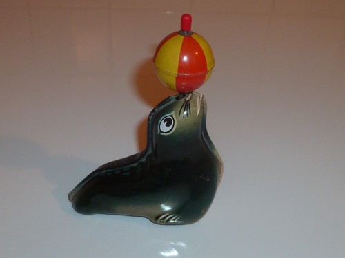 Ancien otari avec son ballon - otari, a