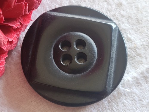 Gros bouton ancien - , mat