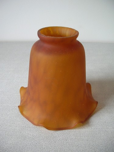Ancien abat jour - tulipe, en