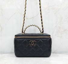 CHANEL 24C Vanity en Cuir Souple avec Poignée Supérieure et Chaîne 147859099