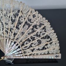 EVENTAIL Ancien Dentelle Bruxelles Nacre XIXè Antique HAND FAN Lace MOP Monogram