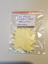 Feuilles découpées pour