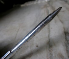 TRES BEAU STYLO BILLE S.T. DUPONT CLASSIQUE PL. ARGENT - FINITION ANNELEE