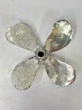 Ancienne hélice de bateau en