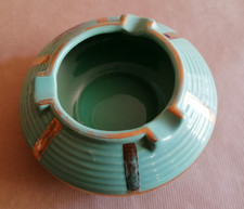 Gros Cendrier rond céramique d'art SAINT-CLEMENT, vert-amande, dorures, 1950's