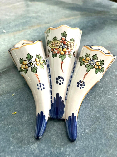 Faïence porte bouquet - , décor