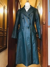 Manteau trench coat de luxe en cuir tres souple.
