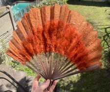 Ancien Éventail plié en Plumes d'Autruche et Tulle brodé couleur brique