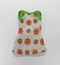 Mily de Gégé robe à fleurs tenue de présentation