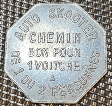 JETON AUTO SKOOTER CHEMIN. BON POUR 1 VOITURE . 1 ou 2 PERSONNES (1308)