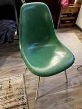 8 chaises designer eames