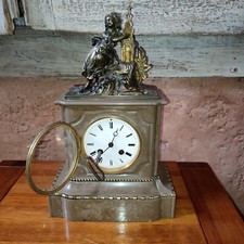 Pendule de cheminée borne XIXème marbre et bronze jeune fille Napolèon III