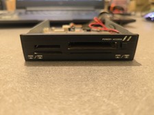 Lecteur de cartes multiformat interne noir UCR-61