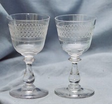 Paire D'Anciens Verres À Vin