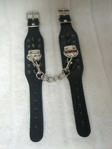 Menottes noires simili faux