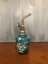 ANCIEN VAPORISATEUR A PARFUM EN VERRE BLEU, DÉCOR FLORAL ÉMAILLÉ