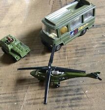 3 Véhicules Militaires.