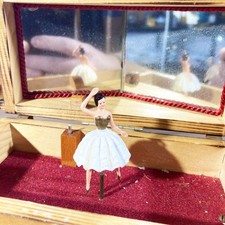 Boîte à musique chalet vintage – Reuge Swiss Movement – Danseuse 1960