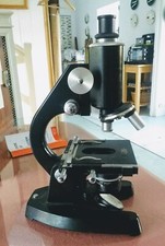 Ancien Microscope Hensoldt Wetzlar 35630, ds sa boîte en bois + accessoires. TBE