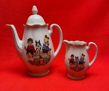 Deux pièces d'un service a café dinette décor enfants 1930