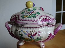 TRES BEAU LEGUMIER EN FAIENCE