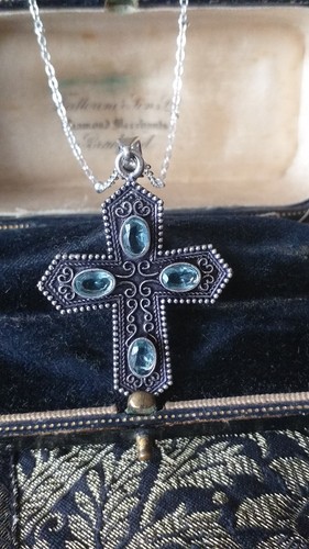 Ancien grand pendentif croix