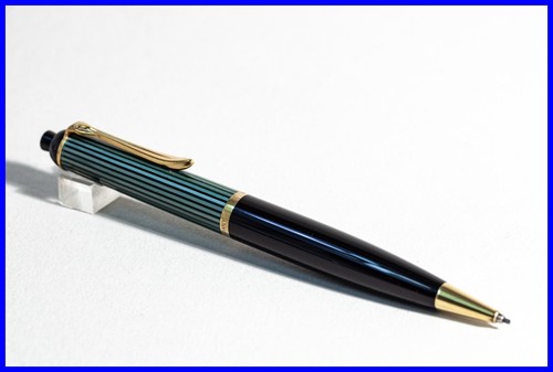 Vert rayé noir - &, pelikan