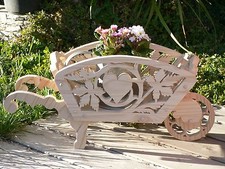 Petite brouette en bois