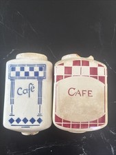 TRÉMIES A CAFÉ MURAL MOTIFS DAMIER ROUGE ET BLEU LUSTUCRU