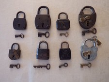 Lot de 8 Cadenas Anciens avec